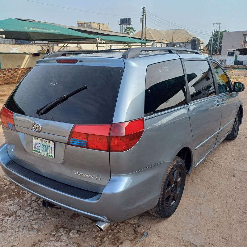 Thumbnail 2 of 2005 Toyota Sienna